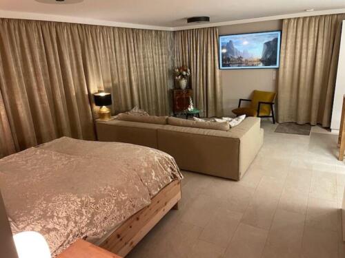 0AB8ABF8-8646-4273-9DA3-F88D658BD28A